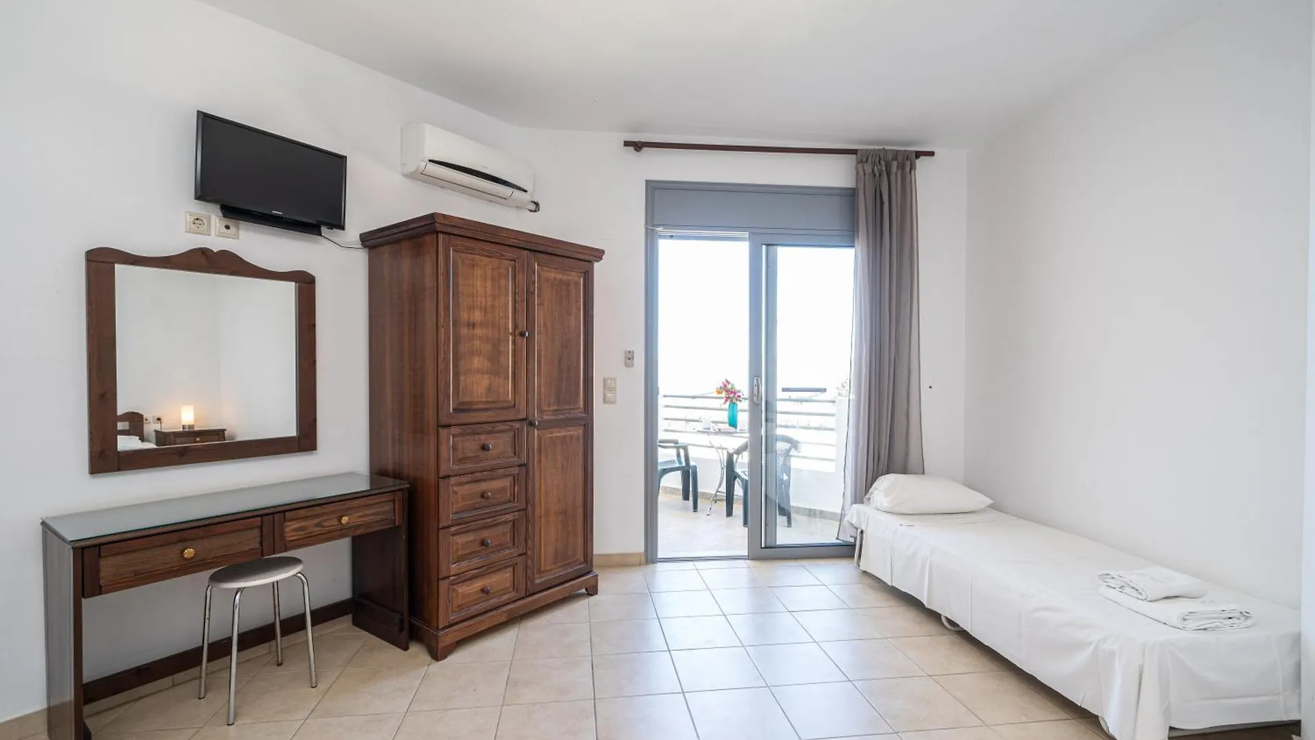 Apartment Aridas At The Beach Lourdata